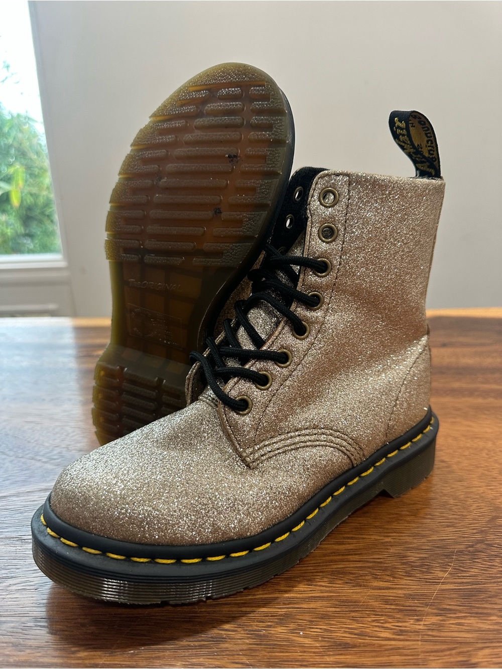 Dr. Martens 1460 Pascal Gold Glitter Combat Boots. Women’s Sz 5US /36EU/3UK.
